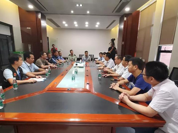 Rong GUI Street office director Long Zhongying led the joint law enforcement team to our company for inspection